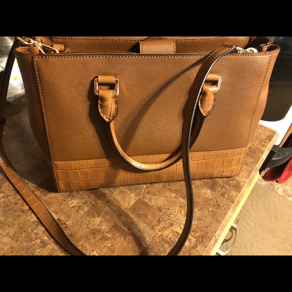 Michael Kors beige purse - Picture 2 of 10